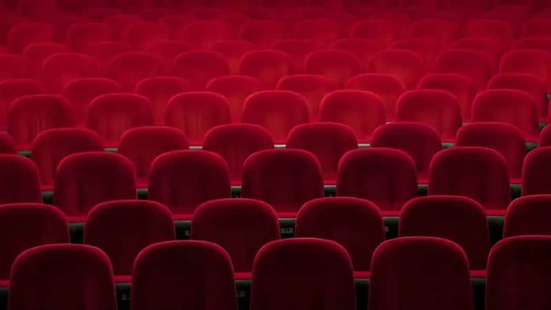 Ile trwają reklamy w kinie Helios? Zaskakujące fakty o czasie seansu